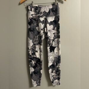 Old Navy Black and White Floral Leggings